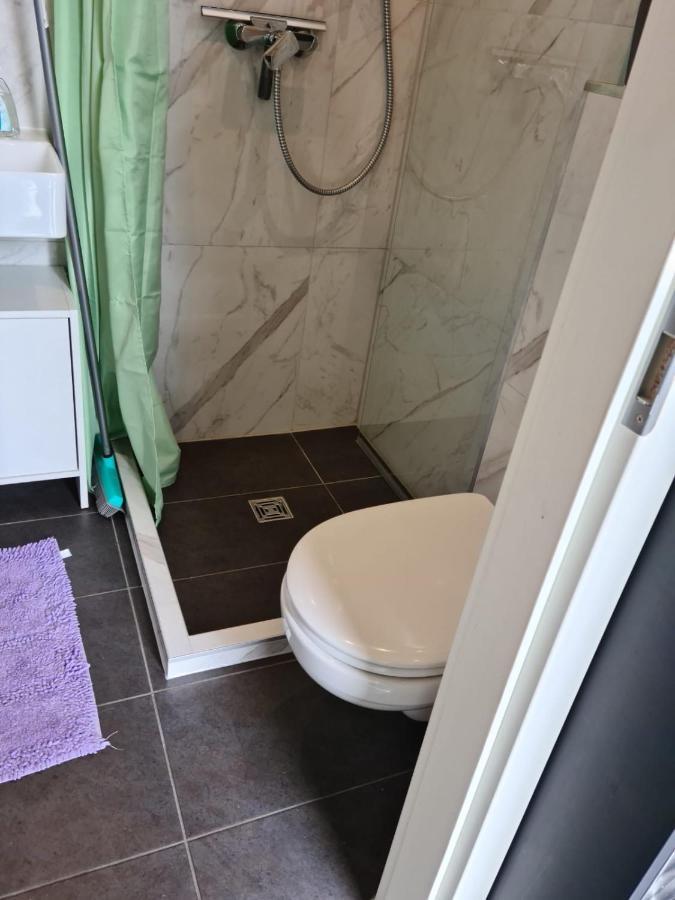 Fewo Garten - Eigener Eingang- Wlan-Parkplatz,Netflix, Terrasse,Doppelbett Und Schlafcouch Oberhausen  Exterior foto